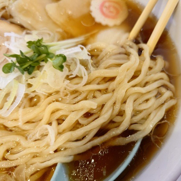 hiro_ramenzuki's tweet photo. 中華そば雅（ちゅうかそばみやび） " 6:00～の朝ラー営業が有り難い、何度も食べたくなる安定の味わい！ワンタンの旨さも増々高まっています❗(￣▽￣)b " ブログ更新しました。

中華そば雅（ちゅうかそばみやび）【わんたん麺】＠磐田市大原

https://t.co/dCuXTpkmys

#中華そば雅 #ちゅうかそばみやび #わんたん麺 #静岡県 #磐田市 #豚出汁 #魚介出汁 #醤油 #朝ラー #ラーメン #中華そば