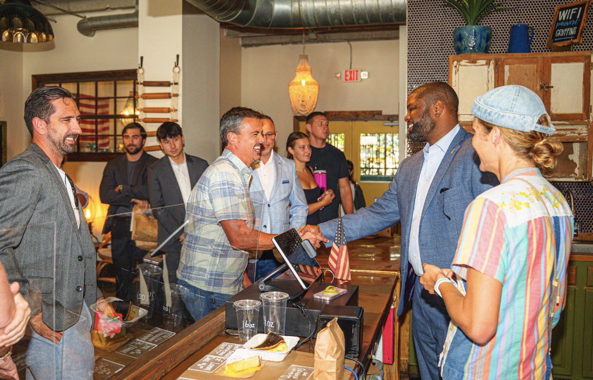 ByronDonalds's tweet photo. Small businesses are the bread and butter of Florida’s economy.

Stopped by Born &amp; Bread Bakehouse in Lakeland to talk small business, supporting employees, and No Tax on Tips.

Hardworking Floridians deserve to keep more of what they earn. https://t.co/xScGLhRJsL