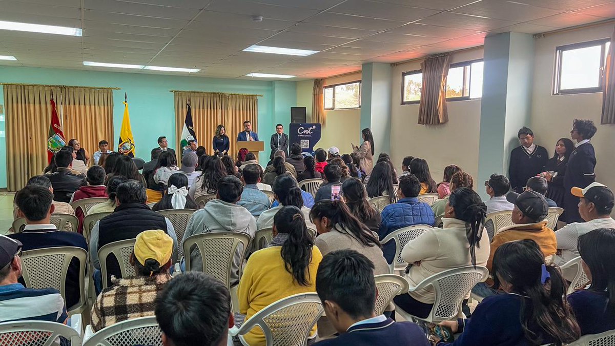 MIT_Ecuador's tweet photo. #Tungurahua | ¡Picaihua fortalece su conectividad! 📶

El viceministro (s) de TIC, Carlos Eduardo Escobar, participó en la inauguración de una nueva radiobase de Servicio Móvil Avanzado (SMA) en la parroquia Picaihua, junto a Eduardo Arellano, administrador regional de CNT; Gladys Velasco, directora zonal 3; y Luis Alfonso Chango, presidente del GAD Parroquial.

Esta infraestructura, que representa una inversión estimada de USD 150 mil, permitirá mejorar la cobertura y la calidad de los servicios móviles para alrededor de 10 mil habitantes📲

“Esta radiobase abre la puerta a nuevas oportunidades mediante el acceso a tecnología de punta. Como Gobierno Nacional, hemos tomado la decisión de cerrar la brecha digital con acciones concretas, porque conectar al Ecuador significa conectar oportunidades para nuestros estudiantes, productores, comerciantes y familias”, manifestó el viceministro.