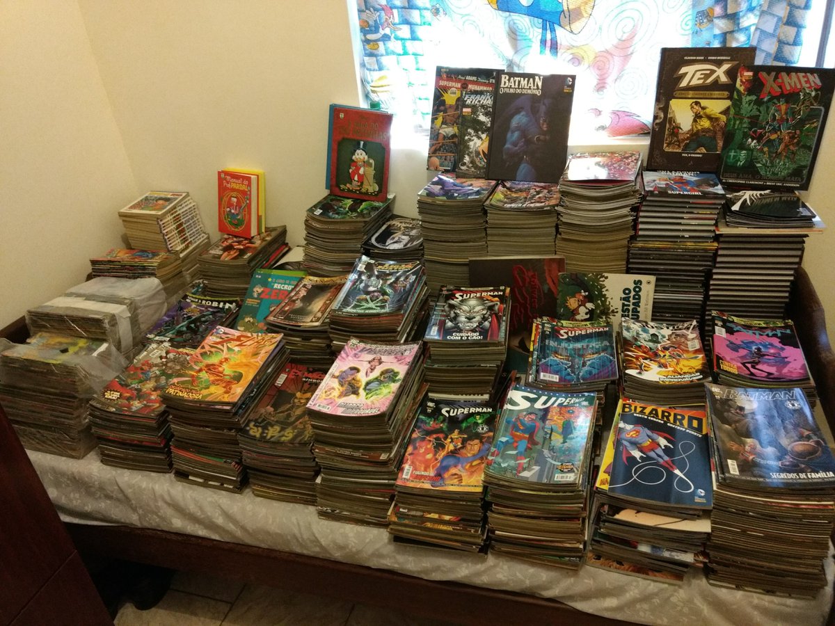 PeresIldon's tweet photo. @wyatt_zz @giganterichard Sim, elas ficam pegando poeira... mas pelo menos eu compro meus quadrinhos,  não fico baixando PDF pra ler ... https://t.co/siuoeIrl4W
