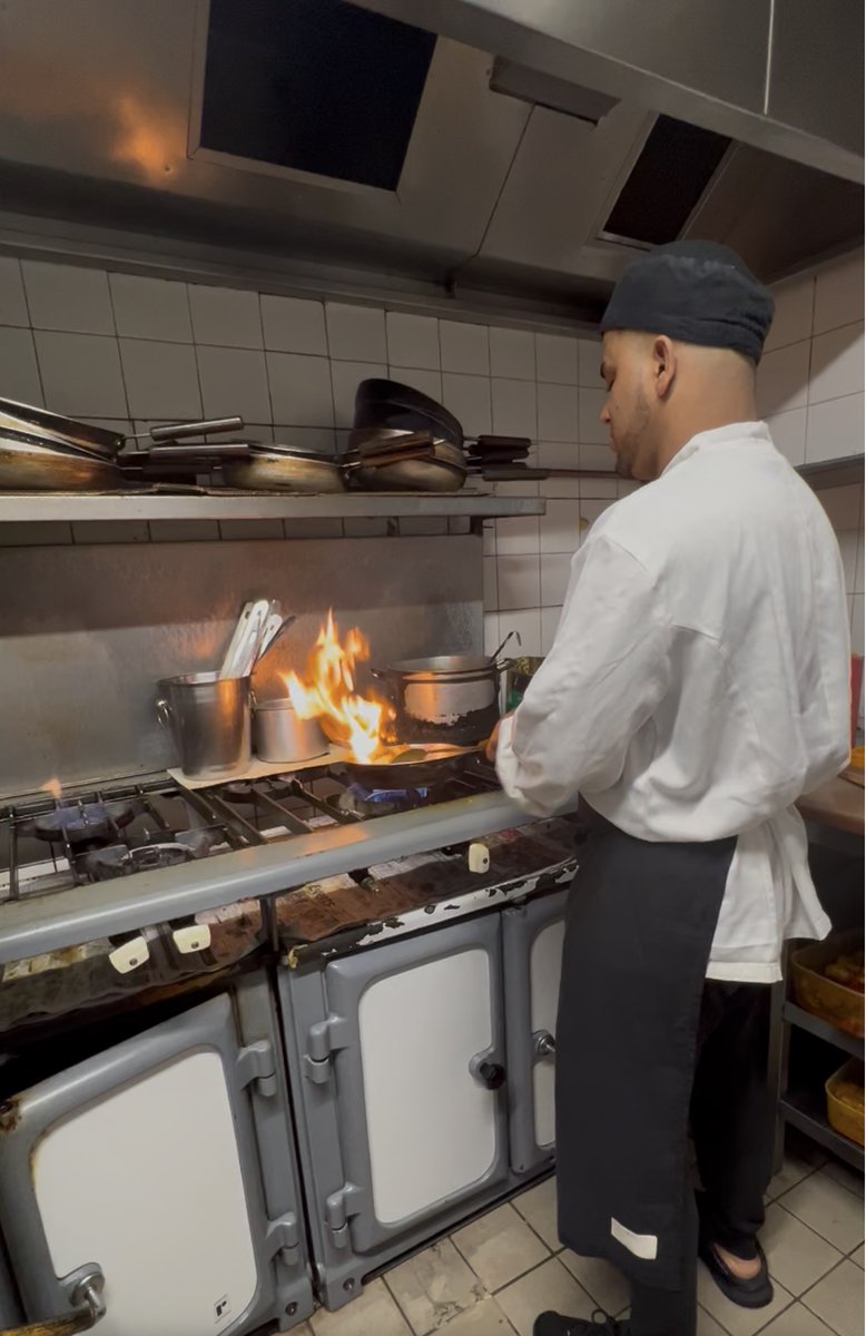 RubysIndian's tweet photo. 🍛🔥What are you having for dinner tonight? 🌶️😋
Put your feet up, relax, and let us do the cooking (and the washing up!!)

Takeaway | Delivery | Collection 
📲 https://t.co/jzYkTsJ7aF
🔗 01279 912102

#rubysindiantakeaway  #currynight #bishopsstortfordfood https://t.co/Zj3TgQq2Ug
