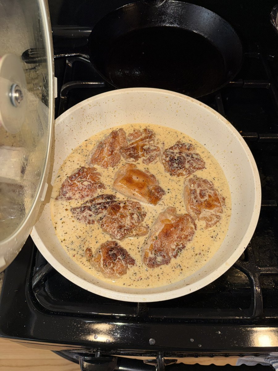 PCAddict2956's tweet photo. dinner party pregame for oomfs https://t.co/XOuoEObeIj