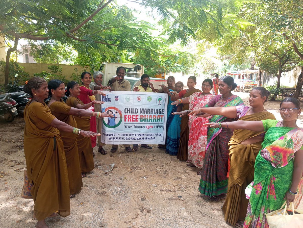 KDivya340790's tweet photo. #ChildMarriageFreeWorld
#ChildMarriageFreeIndia
#JustRightsForChildren
Wanaparthy District municipality  worker's join the movement  pledge for child marriage free Bharat.
Real grassroots change begin's with them! Organized by RDS Wanaparthy NGO. https://t.co/dHeWN13XUp