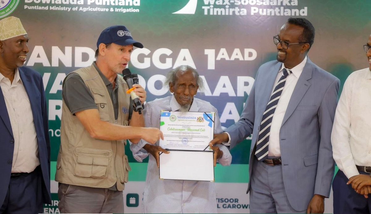 EPeterschmitt's tweet photo. Following Puntland’s Date Palm Exhibition &amp; Market Day in Garowe, I visited date palm farms to see how #FAO can better support farmers across the value chain. The visit confirmed strong opportunities to strengthen climate resilience &amp; sustainable production for #BetterProduction. https://t.co/JKWxIHokpW