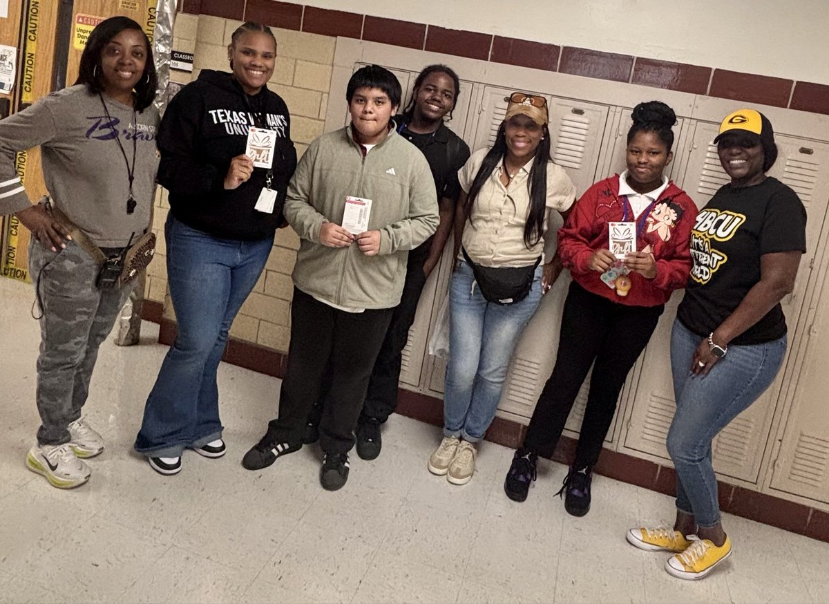 BStoreyMS's tweet photo. 🎉
Congratulations to our amazing Eagles who have maintained PERFECT ATTENDANCE so far this school year! A very special THANK YOU to For Oak Cliff for sponsoring this wonderful reward for our students and staff. Attendance Matters!! #BuildingaStoreyofExcellence🦅 https://t.co/3ULaID8qPd