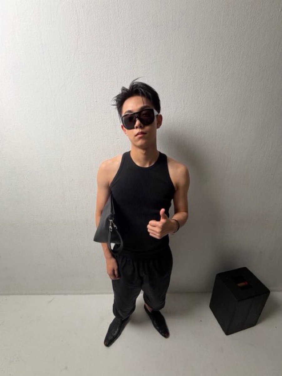 ryulhoreg's tweet photo. my bias vs my degree

when yh lulus… https://t.co/j38LVEHdLG