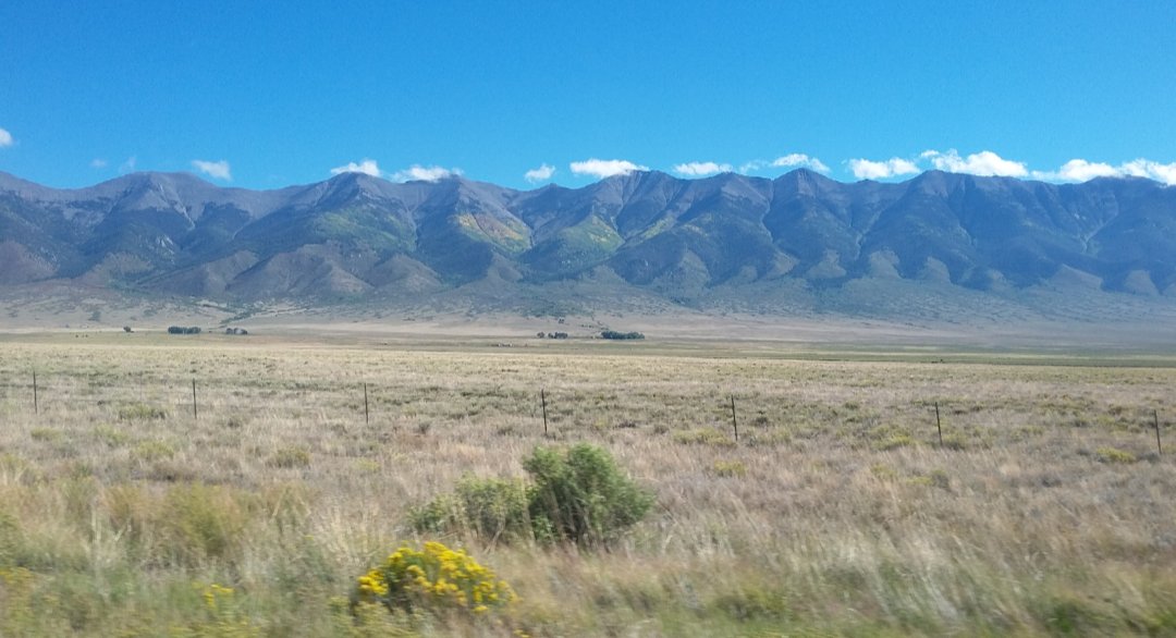 ForestMommy's tweet photo. Today’s Challenge: MOUNTAINS &amp; CLOUDS https://t.co/h3YMGaO1NN