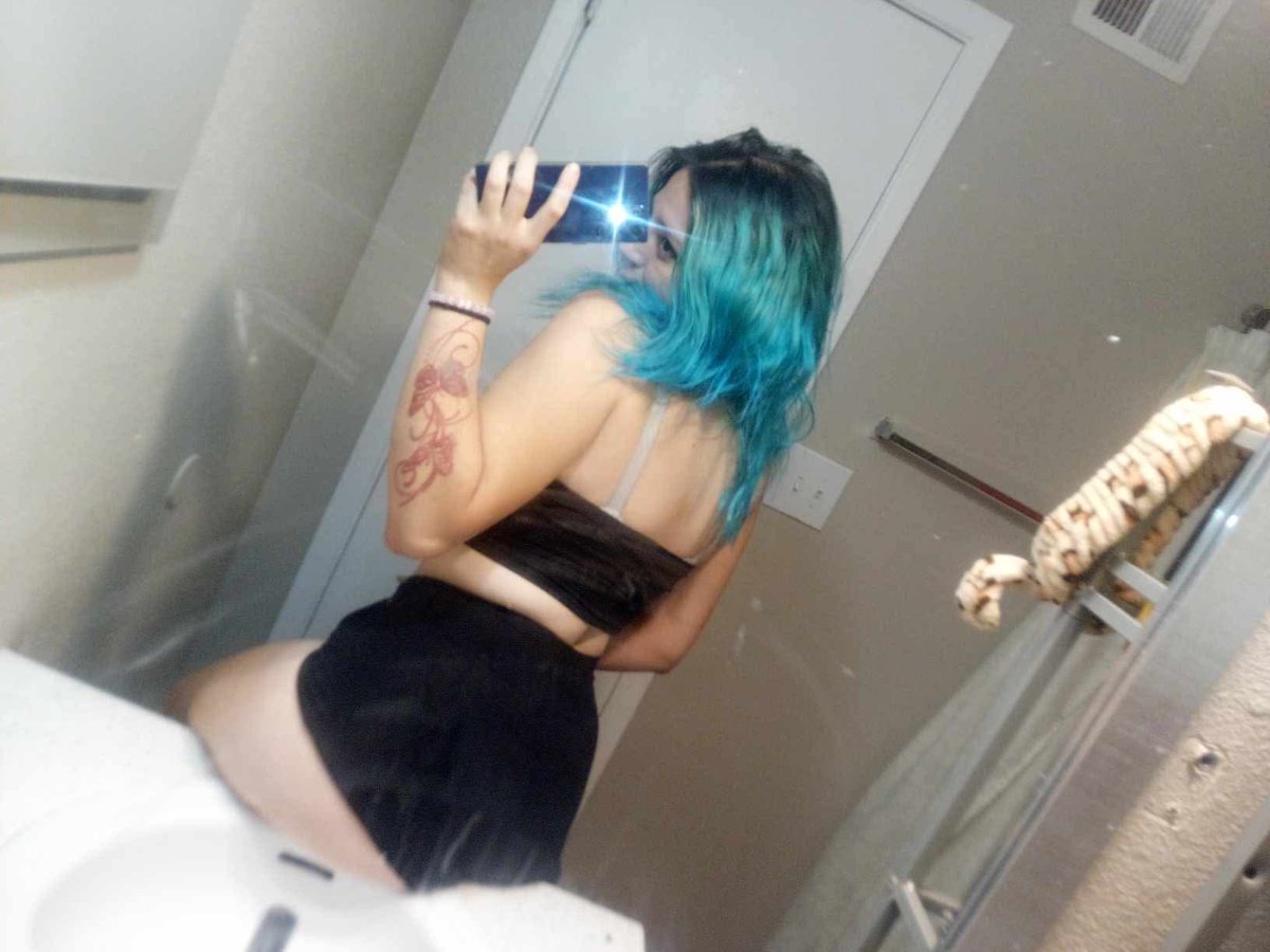 itsalexeey's tweet photo. new photos tonight <3 10$ to see the new outfits hehe <3 
please send ur @ on the tag so i know who u are and for the ones I'm missing please send me a message :( <3
$alexeeey cashapp https://t.co/SWHKaxogGl