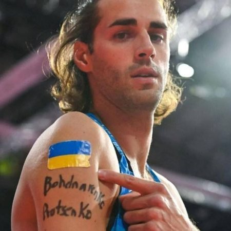 VALMICHEL7's tweet photo. Знакомьтесь. Олимпийский чемпион в прыжках в высоту Джанмарко Тамбери.

В современном мире проще, безопасней и выгодней молчать или выступать за "мир", фактически поддерживая русских убийц. 

Быть Человеком в мире лицемерных гадюк — требует мужества.
Mille grazie, Gianmarco! https://t.co/ILQxH0chti