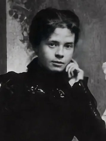 IrishUnity's tweet photo. Protestant, patriot and poet Alice Milligan was born on this day 1865 in Omagh, County Tyrone. 

1916 Leader Thomas MacDonagh, described her ‘the best Irish poet of his generation’. 

Her grave in Old Drumragh Graveyard simply states, “She loved no other place than Ireland.” RIP https://t.co/TNGZl9bHFs