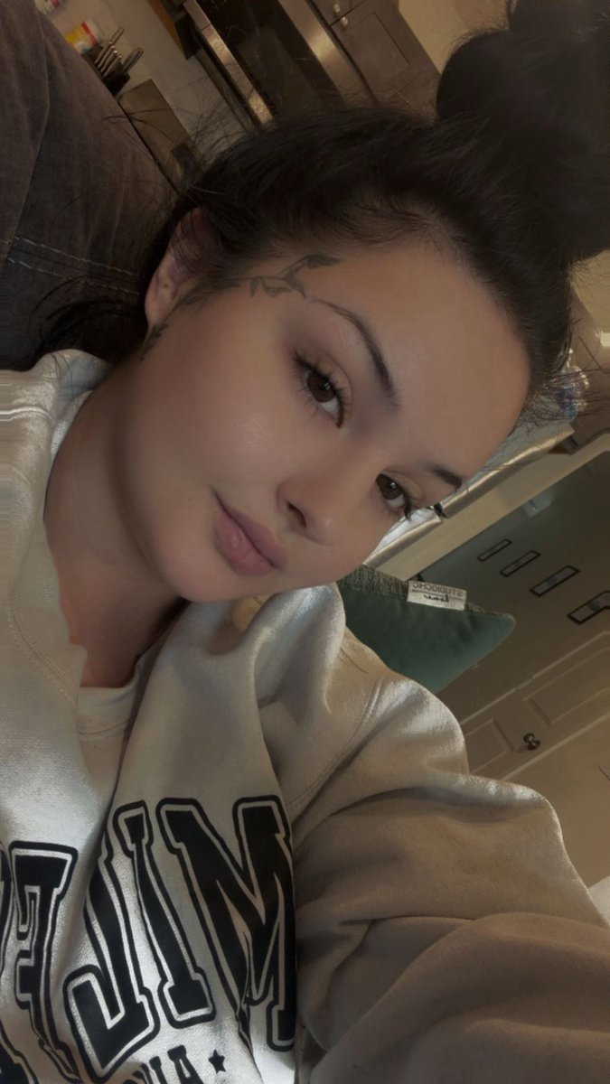 XOGoddessAthena's tweet photo. feeling grumpy this friday. give me a reason to be excited 🫴🏻

https://t.co/tWCILryGmt https://t.co/j6e6g6a4wO