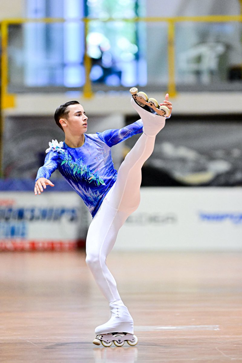 FedPatinaje's tweet photo. La selección española de #Inline empieza el Campeonato de Europa con tres oros, dos platas y tres bronces 👏
🔝 Destacamos los oros de David Gutiérrez en Sénior, de Miguel Santoyo en Junior y de Pablo Riego en categoría Cadete.
#PatinajeArtístico https://t.co/u3tgnXvzOc