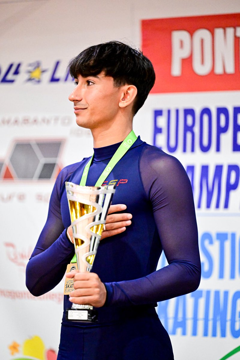 FedPatinaje's tweet photo. La selección española de #Inline empieza el Campeonato de Europa con tres oros, dos platas y tres bronces 👏
🔝 Destacamos los oros de David Gutiérrez en Sénior, de Miguel Santoyo en Junior y de Pablo Riego en categoría Cadete.
#PatinajeArtístico https://t.co/u3tgnXvzOc