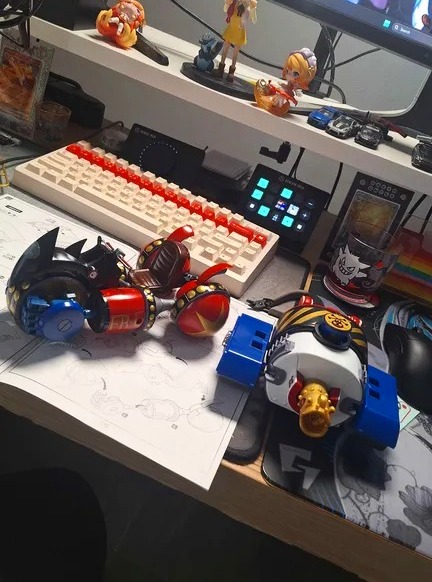 _sugarr_plum's tweet photo. Just vibing with my little corner of chaos🎮🤖🖤

#ɢᴀᴍɪɴɢᴄᴏᴍᴍᴜɴɪᴛʏ #gamingsetup #desksetup #gamerlife #setupgoals https://t.co/rFnyS1Law3