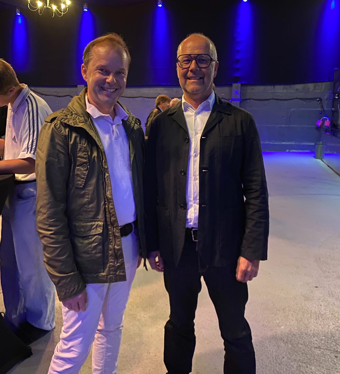 crberendt's tweet photo. 💛 Politischer Abend in Güstrow: Bei der Podiumsdiskussion im Studio Zwei war auch FDP-Direktkandidat Steffen Geufke dabei. Im Anschluss Gelegenheit zu einem persönlichen Austausch. Viel Erfolg bis zur Landtagswahl am 20. September! 🍀

#FDP #FDPmv https://t.co/RYYfjqyfjG