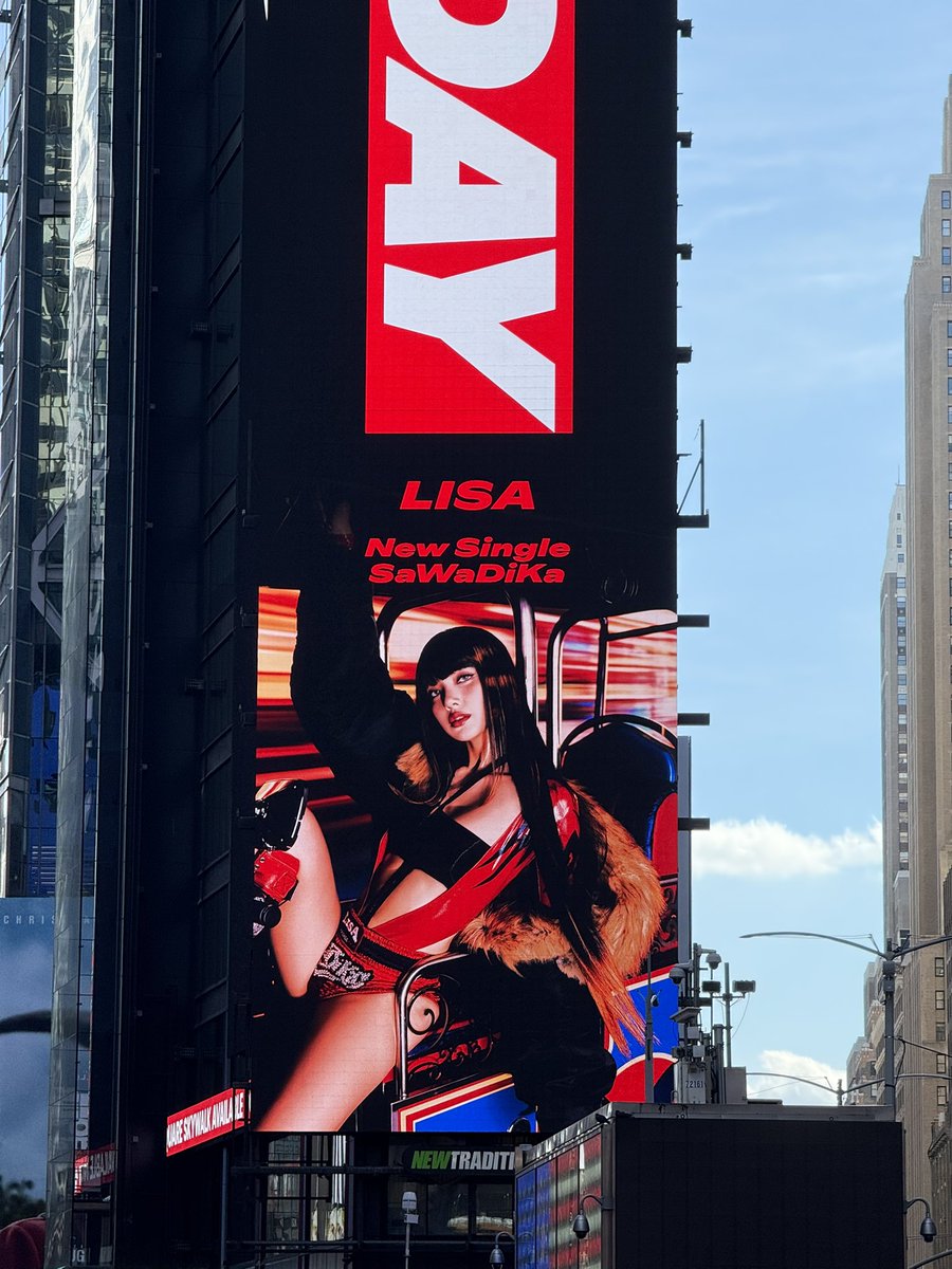 debbiewu32721's tweet photo. SaWaDiKa 🎵Out Now @wearelloud 

📍Times Square, New York City

#LISA #SaWaDiKa #LISA_SaWaDiKa https://t.co/Yh42fhfoZd