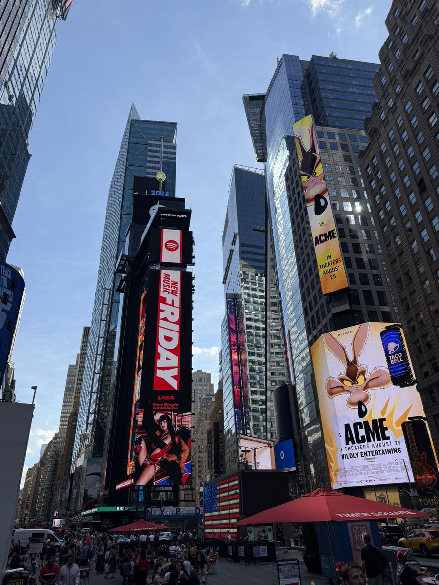 debbiewu32721's tweet photo. SaWaDiKa 🎵Out Now @wearelloud 

📍Times Square, New York City

#LISA #SaWaDiKa #LISA_SaWaDiKa https://t.co/Yh42fhfoZd