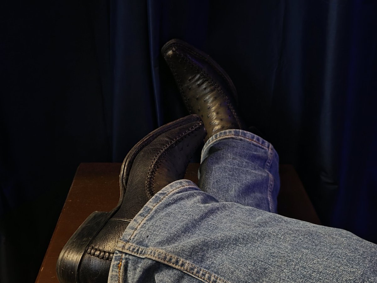MasterPacoMty's tweet photo. Hey, would you like to lick them, 🐽
#cowboyboots https://t.co/x6pTCx6p8s
