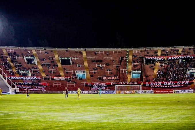 Pablo04082000's tweet photo. @elrojinegro1p No es lo mismo llama humana imagínate jugar todo las fechas a cancha vacía 3 apesta queso te griten y la última ves que llenaste algo fue por moda y suerte de ganarle a un club brasilero quien respeta TMB a club que más de 100 años solo ganó 2 copas 🤣🤣🤣🤣 https://t.co/dpUaQkeOgB