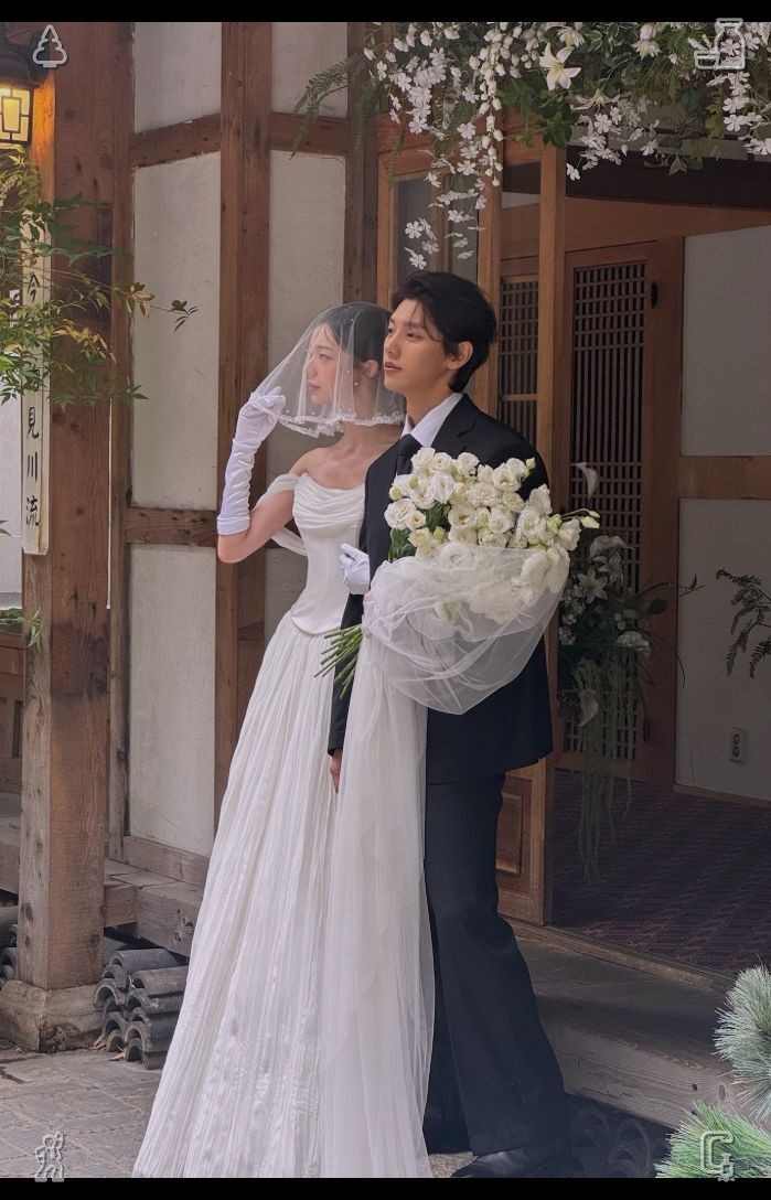 toga_55's tweet photo. 👻Eli and his girlfriend took a stroll through the countryside, chatting about their relationship. One afternoon, he brought her back to the secluded cove where they had first gone sailing together. After dropping anchor, the two dove into the sea, splashing and giggling as the https://t.co/FHUZmW7WFc