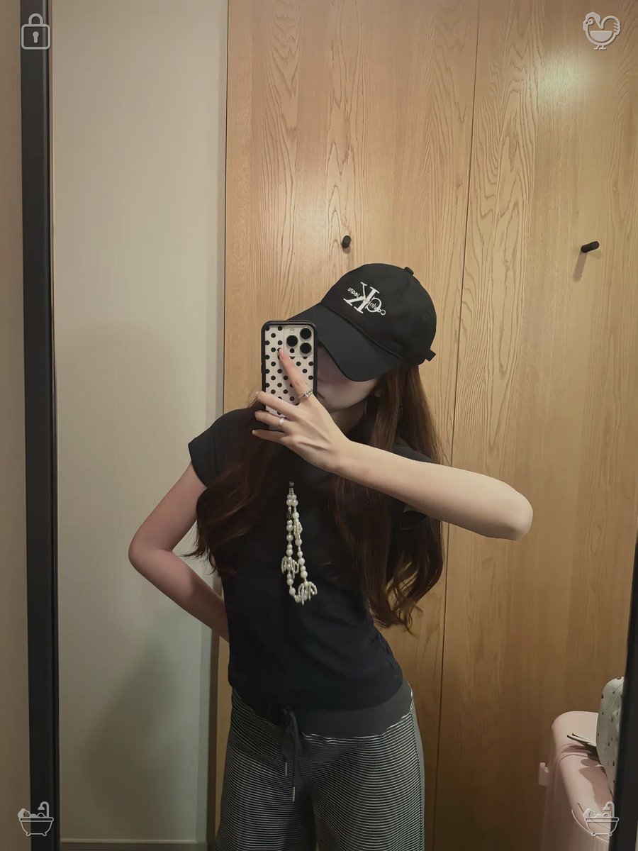 tennis_ryu's tweet photo. I beat my girlfriend at badminton and she laughed about it. It's wise to hand off less important tasks so you can save your energy for the things that really drive your main objectives. https://t.co/3XomxqEcVa