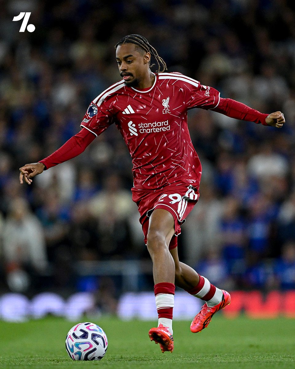 OneFootball's tweet photo. Bradley Barcola in Liverpool colours for the first time 🤩 https://t.co/VkQxBcwnPt
