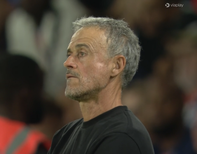 TouchlineX's tweet photo. NO WIN VS LENS.
NO WIN VS RENNES.
NO WIN VS LILLE.

CURRENTLY LOSING 2-1 VS AS MONACO.

WHAT IS GOING ON WITH LUIS ENRIQUE'S PSG! 🤯 https://t.co/fDTZ90sMza