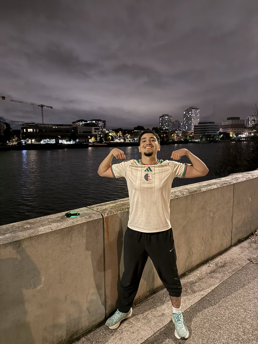 ArtskillFN's tweet photo. Marathon fini 42.2 km 0 entraînement le défi le plus dur de ma vie 5h30 mais on l’a fait merci pour votre soutien restez branchez https://t.co/ycD9TeGhPM le meilleur reste avenir https://t.co/dEaN6n5PFy