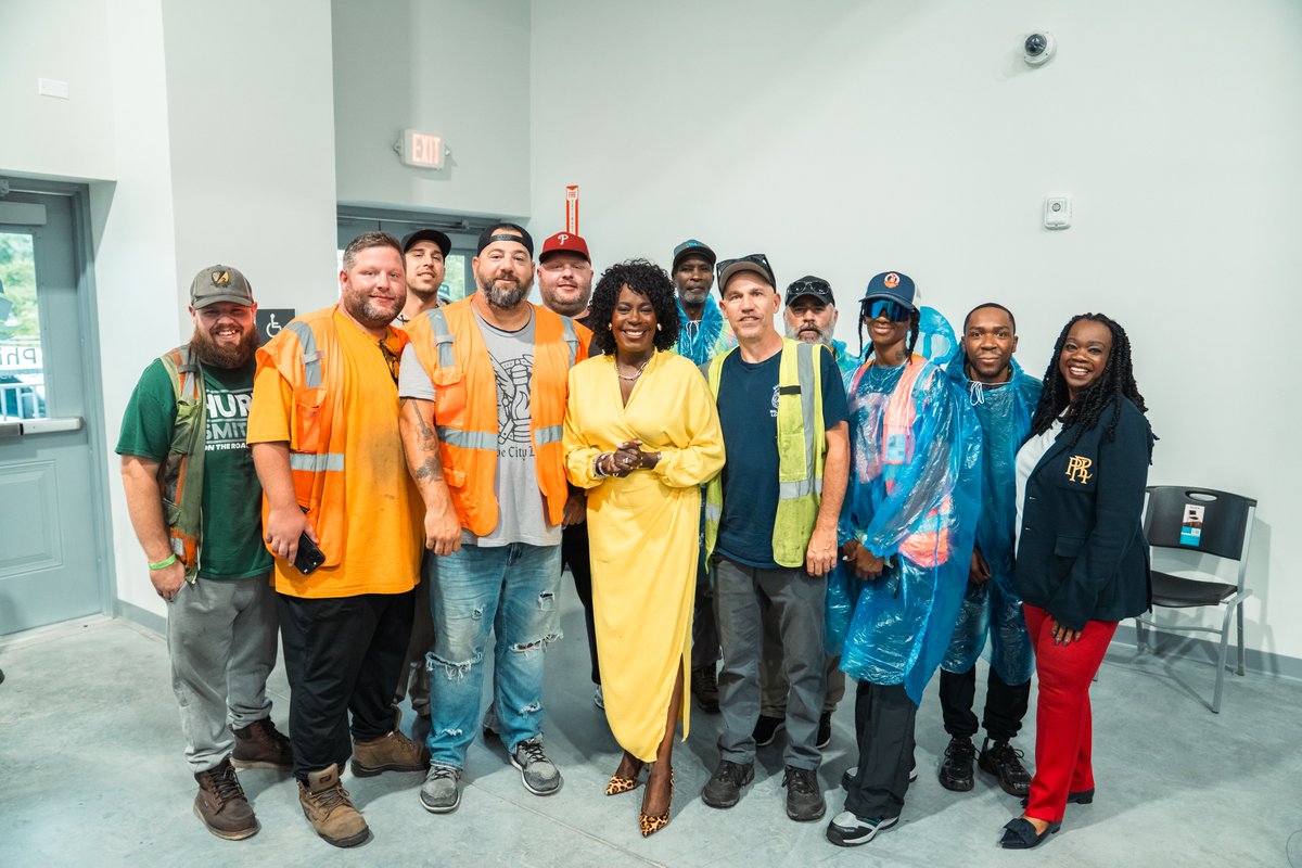 Mayor Cherelle L. Parker and union workers.