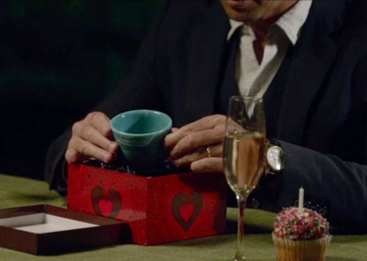 Joycenhop's tweet photo. the fact that Lisbon fixed Jane’s favorite mug to give it to him as a birthday present is so important to me https://t.co/Wt8wqQj9yP