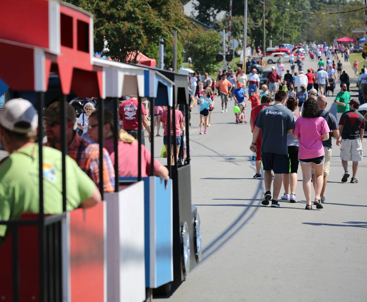 visitnorthal's tweet photo. 🚂 All aboard for Depot Days! Head to downtown Hartselle Sept. 19 for handmade crafts, local art, food trucks, a car show, live entertainment, kids’ activities &amp; more.

⏰ 8am-4pm
🎟️ FREE admission!
#VisitNorthAL #DepotDays https://t.co/yQf4XCbFYE