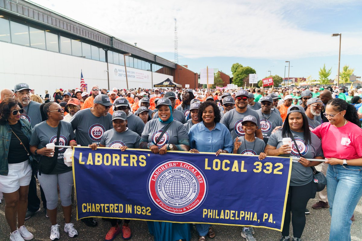Mayor Cherelle L. Parker and unio workers.