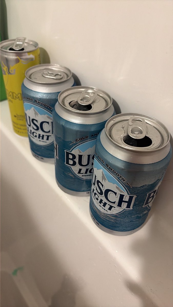 Gregory_simmo's tweet photo. Shower beers always play #tool #friday https://t.co/csUKHLuqGP