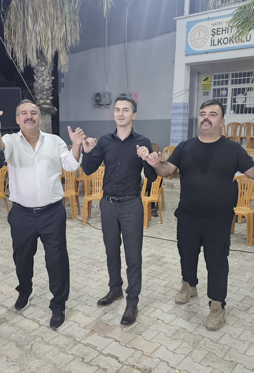 akpartihssa's tweet photo. Mehmet Demir Beyin
Kıymetli evladı Recep Tarık kardeşimizin
Düğün merasimine katılım sağladık.
Çiftlere bir ömür boyu mutluluklar diliyorum.
#Hassa https://t.co/d930DUnPNo