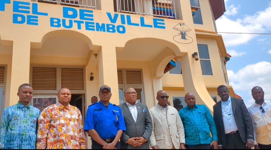 MbulukuMoise's tweet photo. 🛑#GUPEC
Le Guichet Unique de Délivrance des Permis de Construire #GUPEC annonce son prochain déploiement à Butembo, Beni et Oicha, dans la province du Nord-Kivu.
Une délégation conduite par son Directeur Administratif, Gauthier Matho Lutete, et comprenant notamment le notable du milieu, Dalmond Kambale Mutuvya, a été reçue, mardi 1er septembre 2026, par le maire de la ville de #Butembo.
Le #GUPEC entend simplifier et accélérer la délivrance des permis de construire, notamment grâce à la centralisation des démarches et à la mise en place de certaines procédures électroniques. La date exacte de son installation dans le Nord-Kivu reste à déterminer, à l’issue de la mission d’évaluation actuellement en cours.