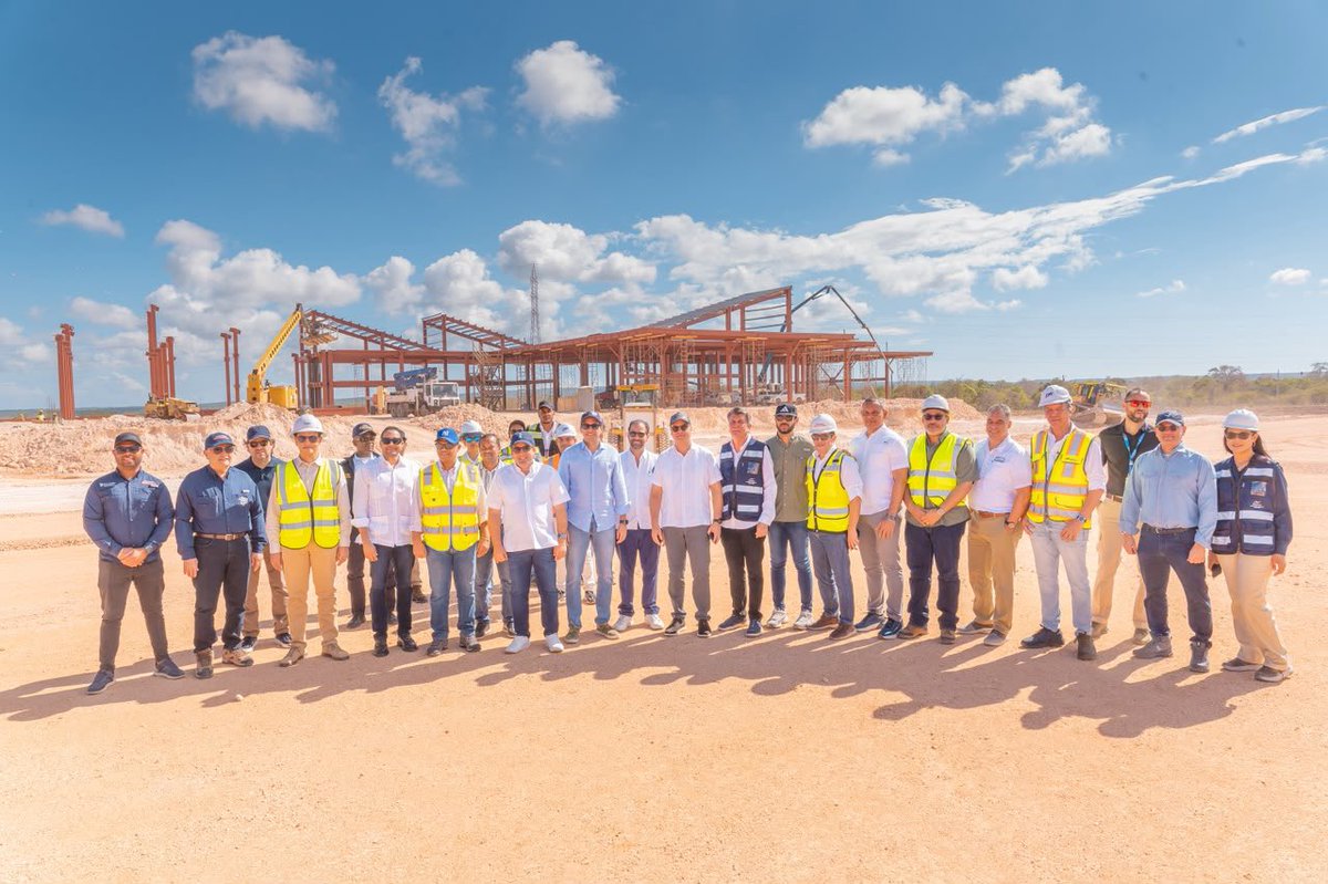 JosePaliza's tweet photo. ¡Cabo Rojo sigue tomando forma! ✈️🇩🇴

Avanza la construcción del Aeropuerto Internacional de Oviedo; una infraestructura para conectar al mundo con este nuevo destino y potenciar el desarrollo de toda la región Sur.

Lo que parecía imposible, hoy es una realidad. https://t.co/fxtldpTe8F