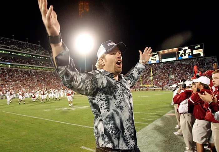 tobykeith's tweet photo. Toby loved his Sooners! Good luck to the team in their home opener tonight. Boomer Sooner! https://t.co/KVR4XgZLki