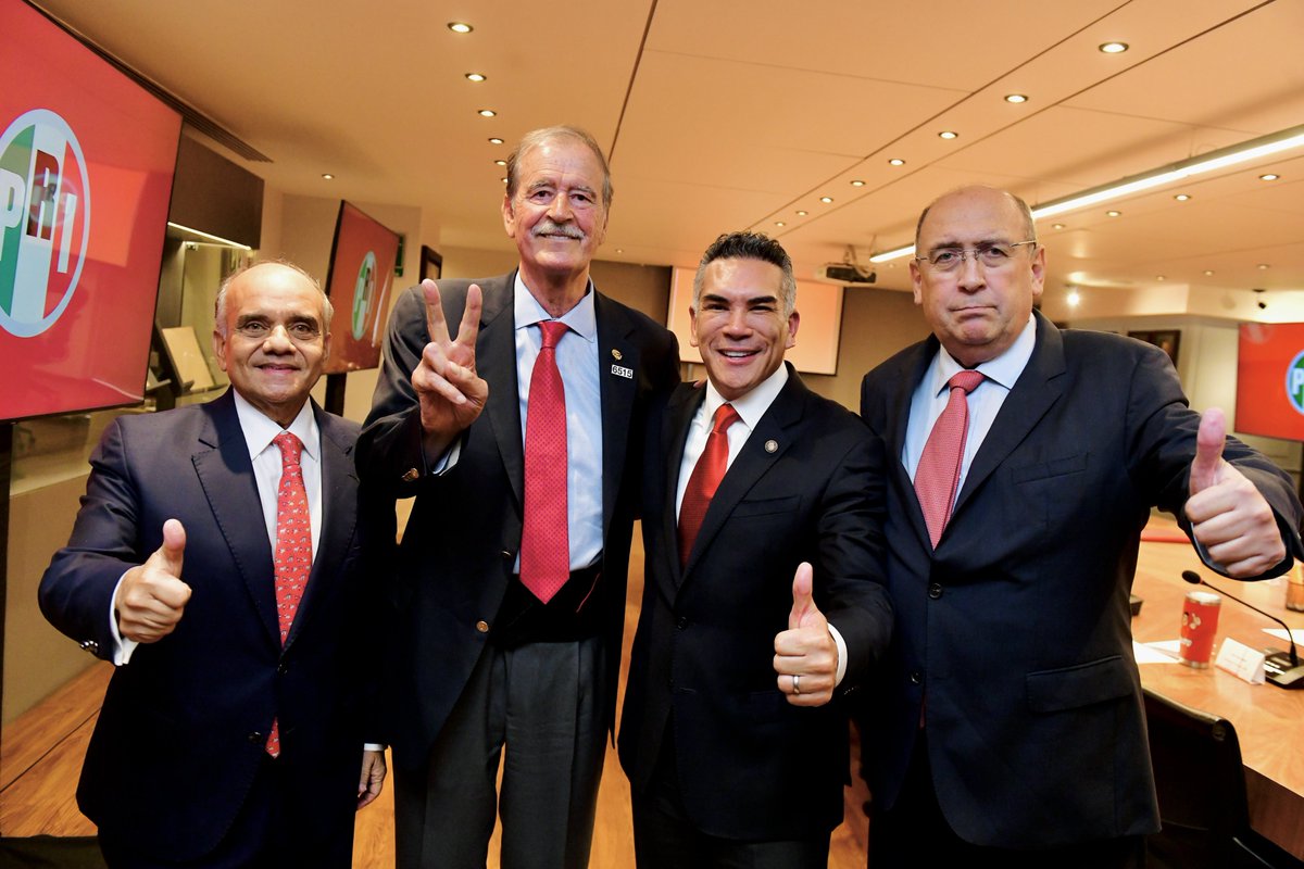 Mike_Oviedo's tweet photo. Aquí, el engaño más grande de México del 2000: @VicenteFoxQue.

Siempre fueron los mismos: el PRIAN. https://t.co/aMZSXnFGEP