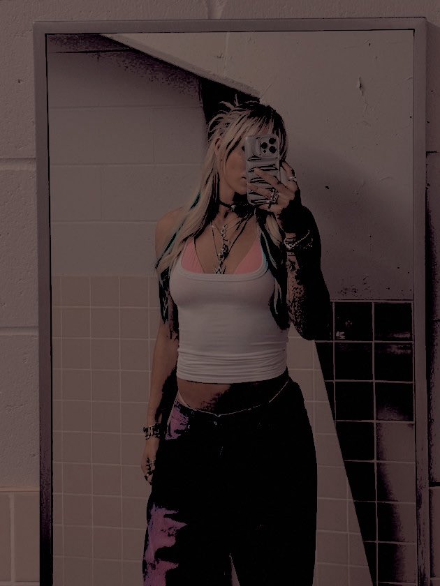 RAWsSurferChick's tweet photo. 🎀 https://t.co/Lm76xb2GCG