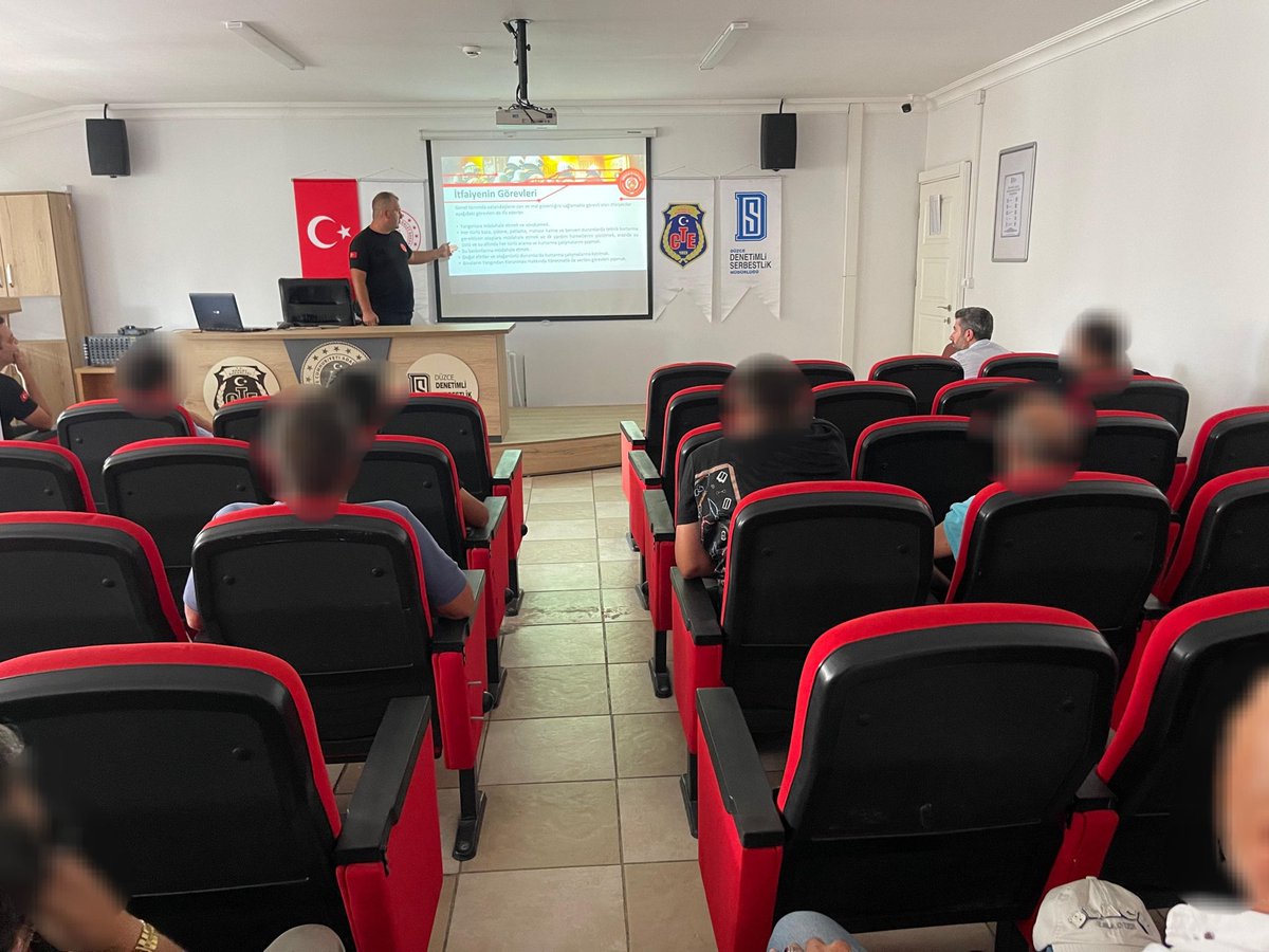 DuzceDsm's tweet photo. YANGINA KARŞI BİLİNÇ, HAYATA KARŞI TEDBİR
  Müdürlüğümüzde yangınlara karşı alınması gereken önlemler ve yangın anında doğru müdahale yöntemleri konusunda farkındalık oluşturmak için Düzce İtfaiyesi personelinin katılımıyla’’Yangından Korunma Yolları’’ konulu seminer düzenlendi. https://t.co/95IITOuIpj