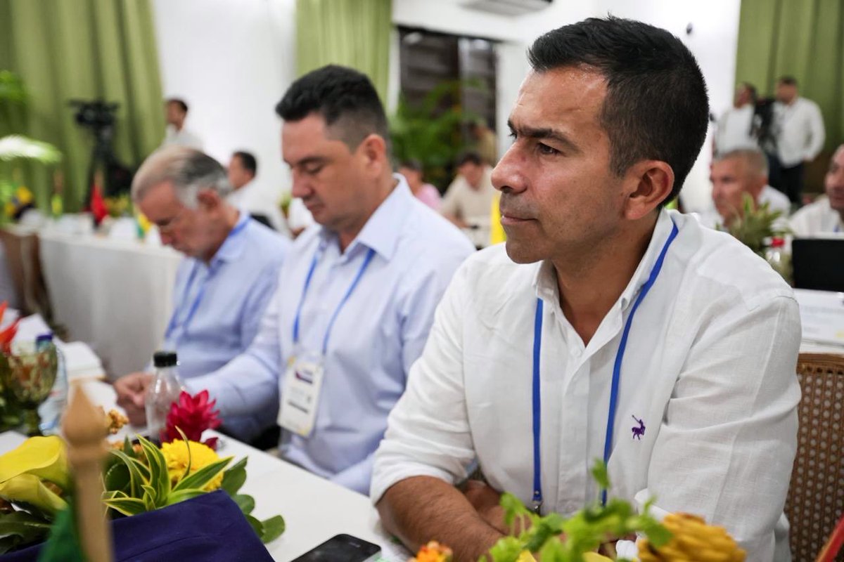 JorgeEmilioRey's tweet photo. Participé en la Cumbre de Gobernadores, organizada por la Federación Nacional de Departamentos (@FNDCol) en Mompox, Bolívar, que contó con la presencia del señor presidente Abelardo de la Espriella (@ABDELAESPRIELLA). Con él desarrollamos una agenda de trabajo enfocada en el fortalecimiento de las finanzas territoriales, la crisis financiera del sector salud, el Sistema Nacional de Gestión del Riesgo, la seguridad y el orden público.

Durante la jornada, los gobernadores fuimos escuchados y conocimos de primera mano las propuestas y objetivos del presidente para fortalecer la descentralización, enfrentar de manera contundente las estructuras criminales, impulsar los sectores dinamizadores de la economía y avanzar en la reducción de la pobreza.

De la mano del Gobierno Nacional, trabajaremos para continuar transformando la vida de los cundinamarqueses y seguir siendo un territorio de grandes oportunidades. Gracias, presidente @ABDELAESPRIELLA, por gobernar desde las regiones.