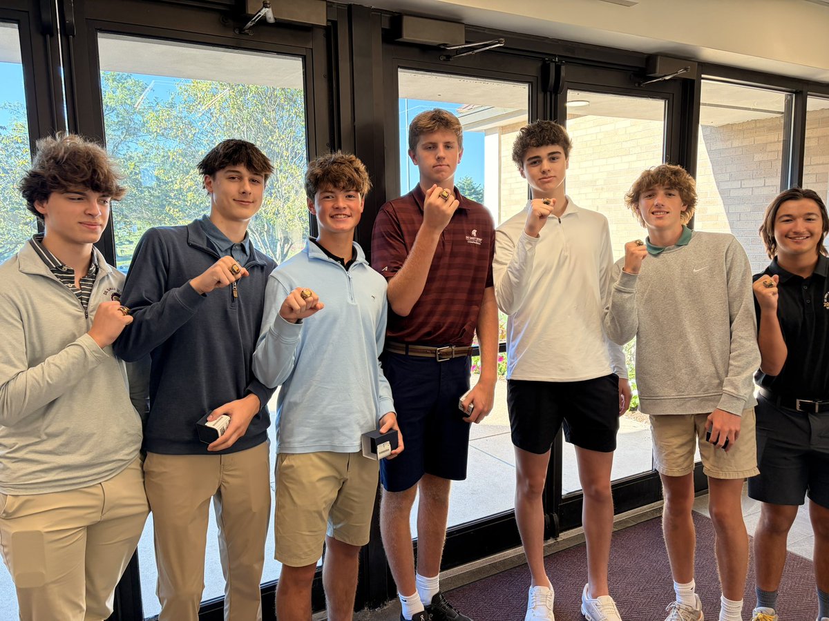 DSJMinistry's tweet photo. Spartan volleyball joined us for #TeamMass and also got their championship rings blessed. What a way to start this 3-day weekend.
Spartans #playandpray together @desmetjesuiths
#statechamps #backtobackchamps @DeSmetJesuitVB https://t.co/XI9CANrynn