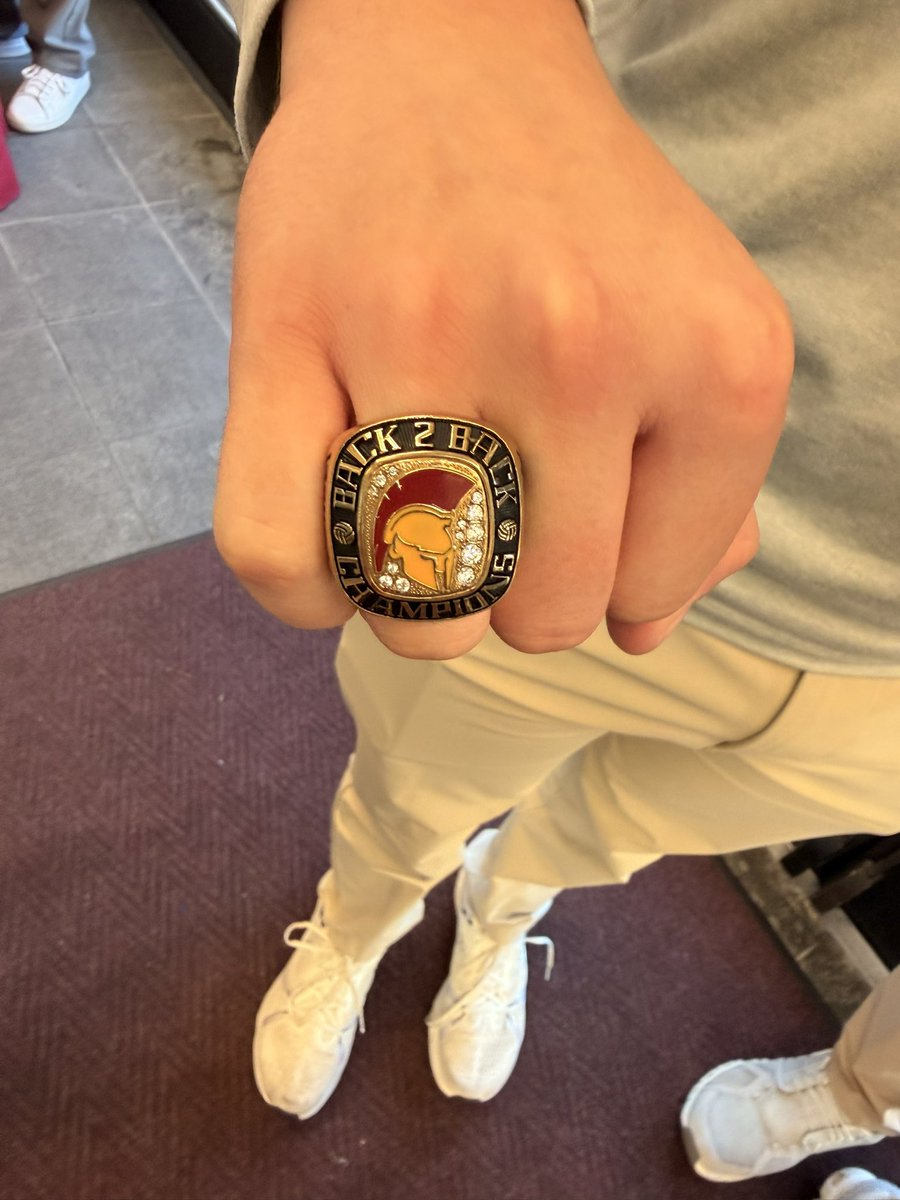 DSJMinistry's tweet photo. Spartan volleyball joined us for #TeamMass and also got their championship rings blessed. What a way to start this 3-day weekend.
Spartans #playandpray together @desmetjesuiths
#statechamps #backtobackchamps @DeSmetJesuitVB https://t.co/XI9CANrynn