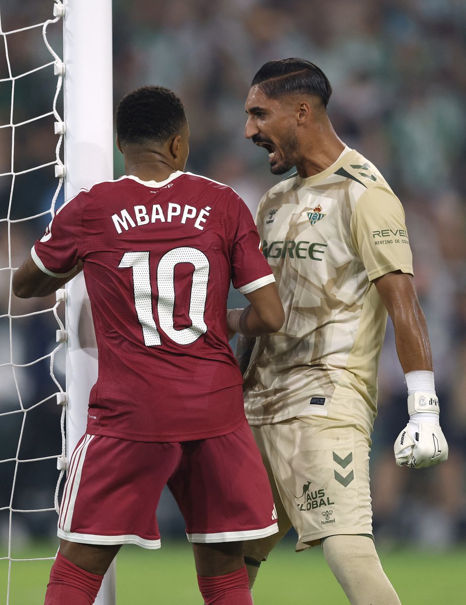 demarkesports's tweet photo. 90+4. dakikada Mbappe’nin penaltısını kurtarıp Real Betis’i galibiyete götüren Alvaro Valles, gövde gösterisi yapıyor… https://t.co/7OK1tbDe9S