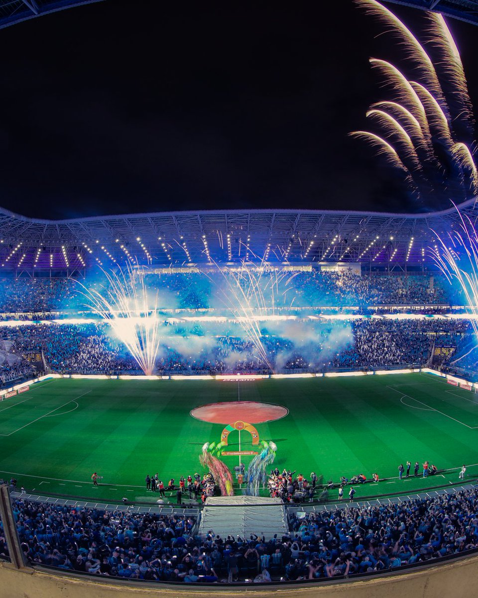 Gremio's tweet photo. RECORDE DE PÚBLICO 🇪🇪📖 Vocês foram os personagens principais de uma noite Imortal: 55.695 torcedores fizeram parte desta classificação inesquecível na #CopaDoBrasil2026. Escrevemos esta história juntos, Tricolores! O Grêmio nunca joga sozinho. 🫂

Leia a matéria completa em: https://t.co/NCKWDE7nNj

#OSulTemDono #Grenal454

Foto: Caroline Martins / Grêmio FBPA