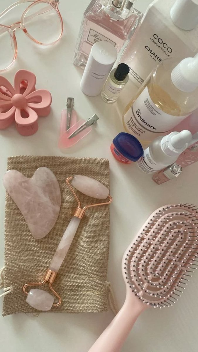 Cyndyboards's tweet photo. Girl essential https://t.co/w6RnzDU8Ra