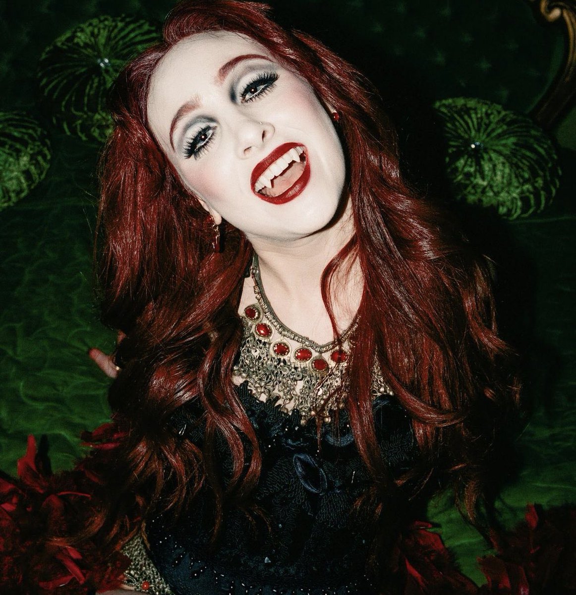 horrorsthetics's tweet photo. vampire chappell roan, saaave me 🧛🏼♥️ https://t.co/n9p3f4042z