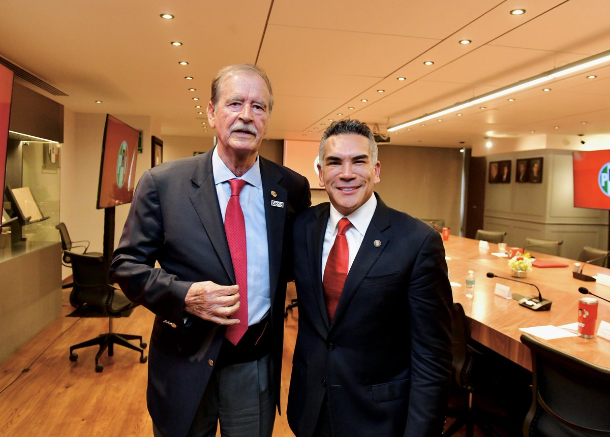 Mike_Oviedo's tweet photo. Título para la foto.

Cc. @alitomorenoc, @VicenteFoxQue https://t.co/zLofnzy4o4