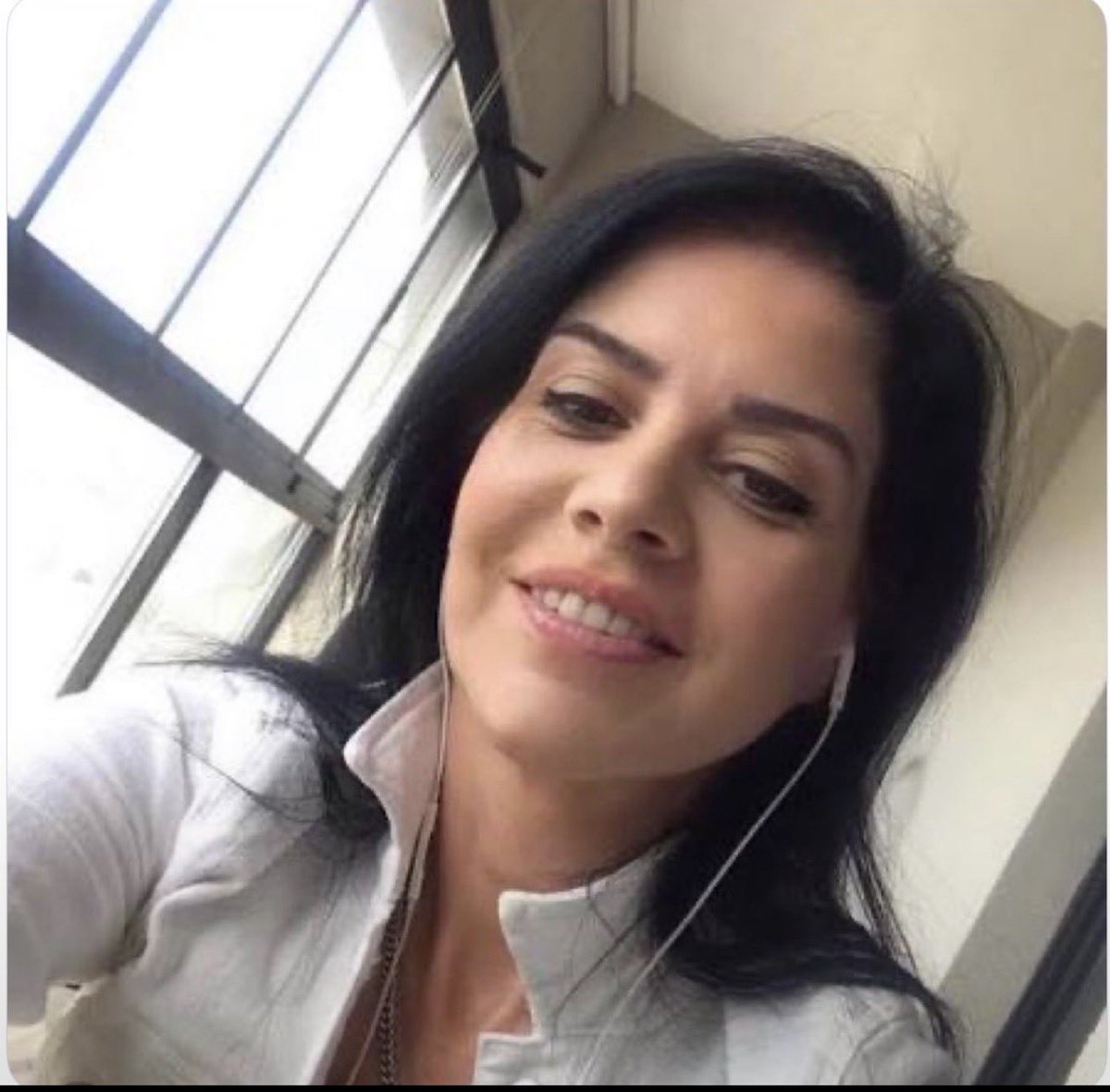 _BurcuUgur_'s tweet photo. Lale Ozan Arslan  medya düzenine razı gelmedi, zoru seçti. Kendi bildiği yolda, azimle, cesurca, YouTube kanalında tek başına, emek vererek  gazetecilik yapıyor ve direniyor @laleozanarslan 

Troller tarafından hedef gösterildi ve tutuklandı. https://t.co/ea1oIG04zl