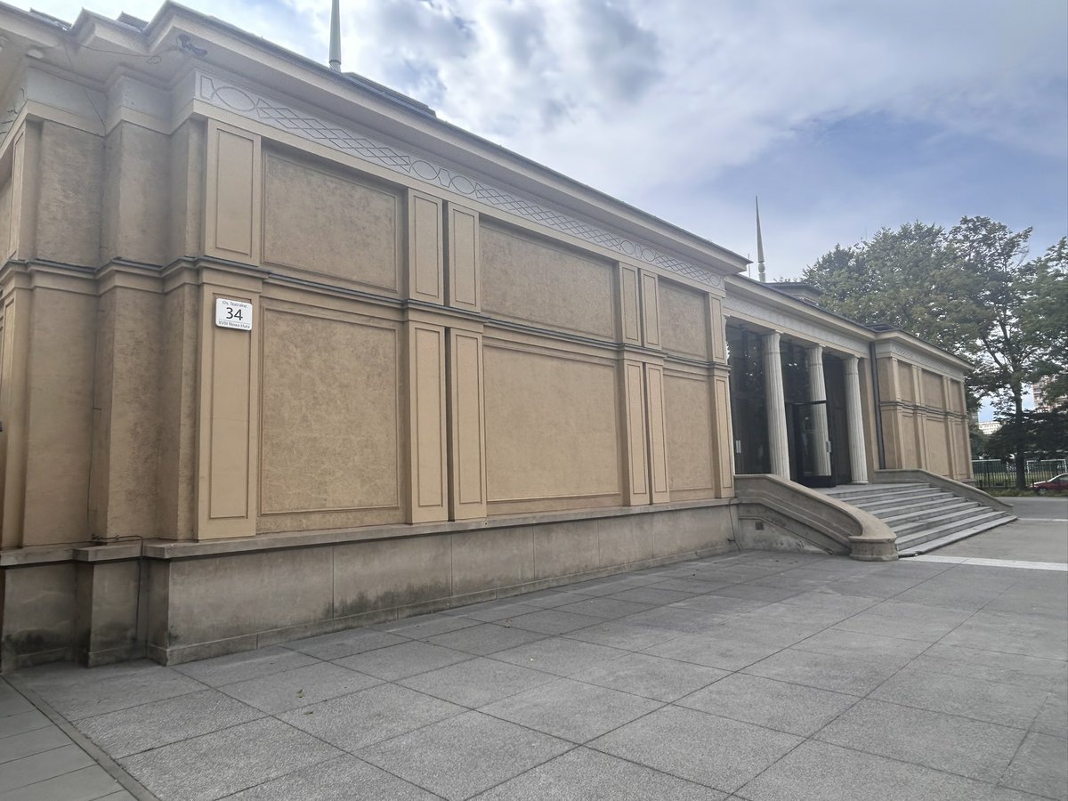 RedTourists's tweet photo. Teatr Ludowy 🎭
The “People’s Theatre” opened in the 1950s and became an important cultural venue in Nowa Huta, particularly known for its more experimental and avant-garde productions. https://t.co/yAR4v8ABvd